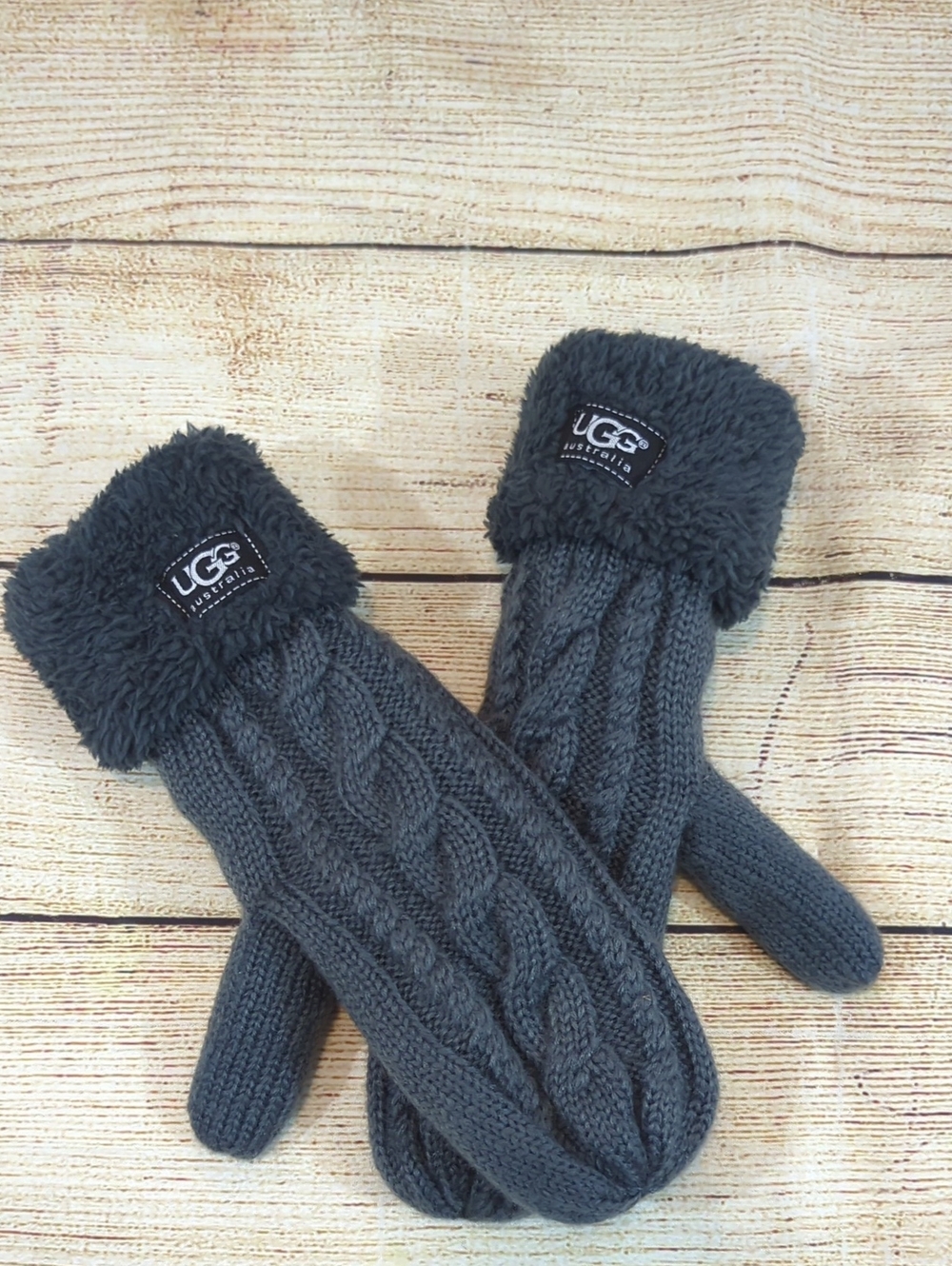 Ugg Gray Cableknit Mittens